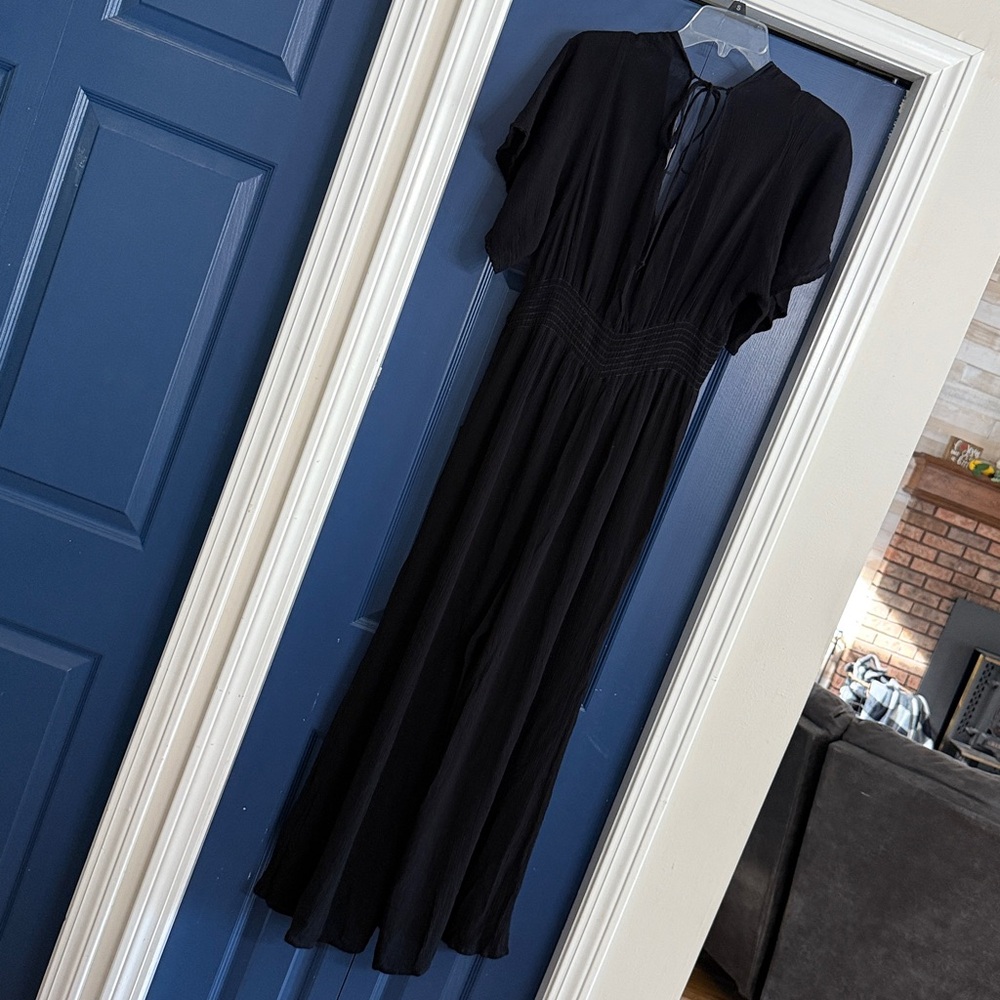 Nimi K Waist Defining Black Short Sleeve Flowy Jumpsuit Size Large NWT - Picture 2 of 6